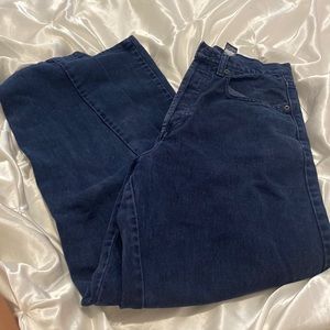 Little scuff on the knee, but otherwise good condition gap jeans
